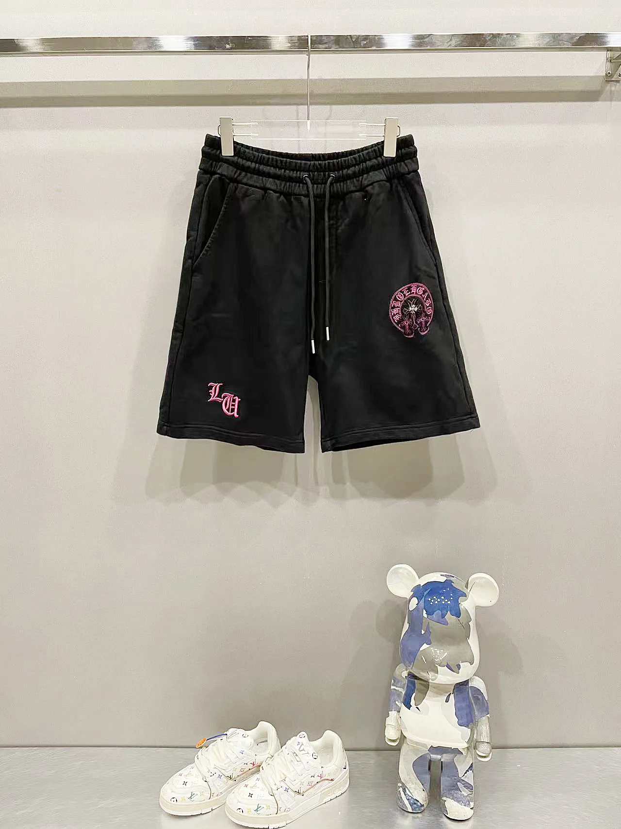 P190 chrome hearts/Chrome hearts pure cotton terry fabric shorts, three-dimensional Sanskrit cross hardware embroidery🪡LOGO logo, official synchronization, high version, high quality, fashionable personality, versatile trend, pure original quality, original fabric, tag, collar label, washed wheat, complete three standards, color: black, white, apricot. Size: S-XL